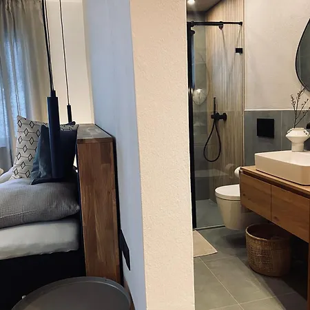 Riese * ניוסטיפט אים סטובאיטל